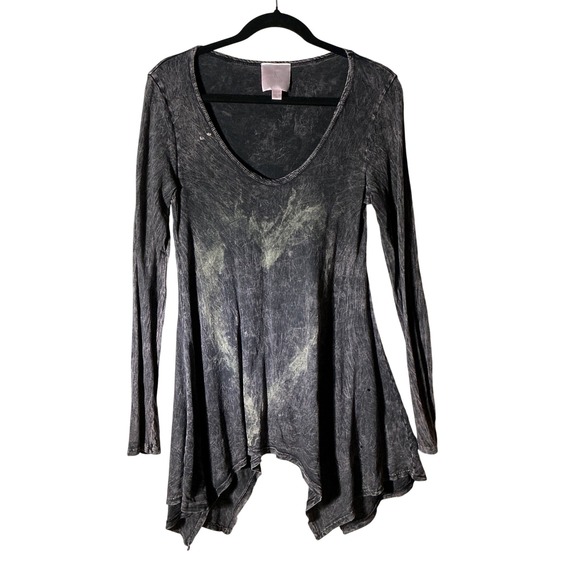 Romeo & Juliet Couture Tops - Romeo & Juliet Couture Lagenlook Witchy Womens Acid Wash Long Sharkbite Top S